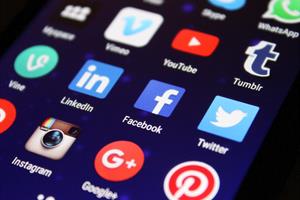 Tips Berbagi Melalui Social Media